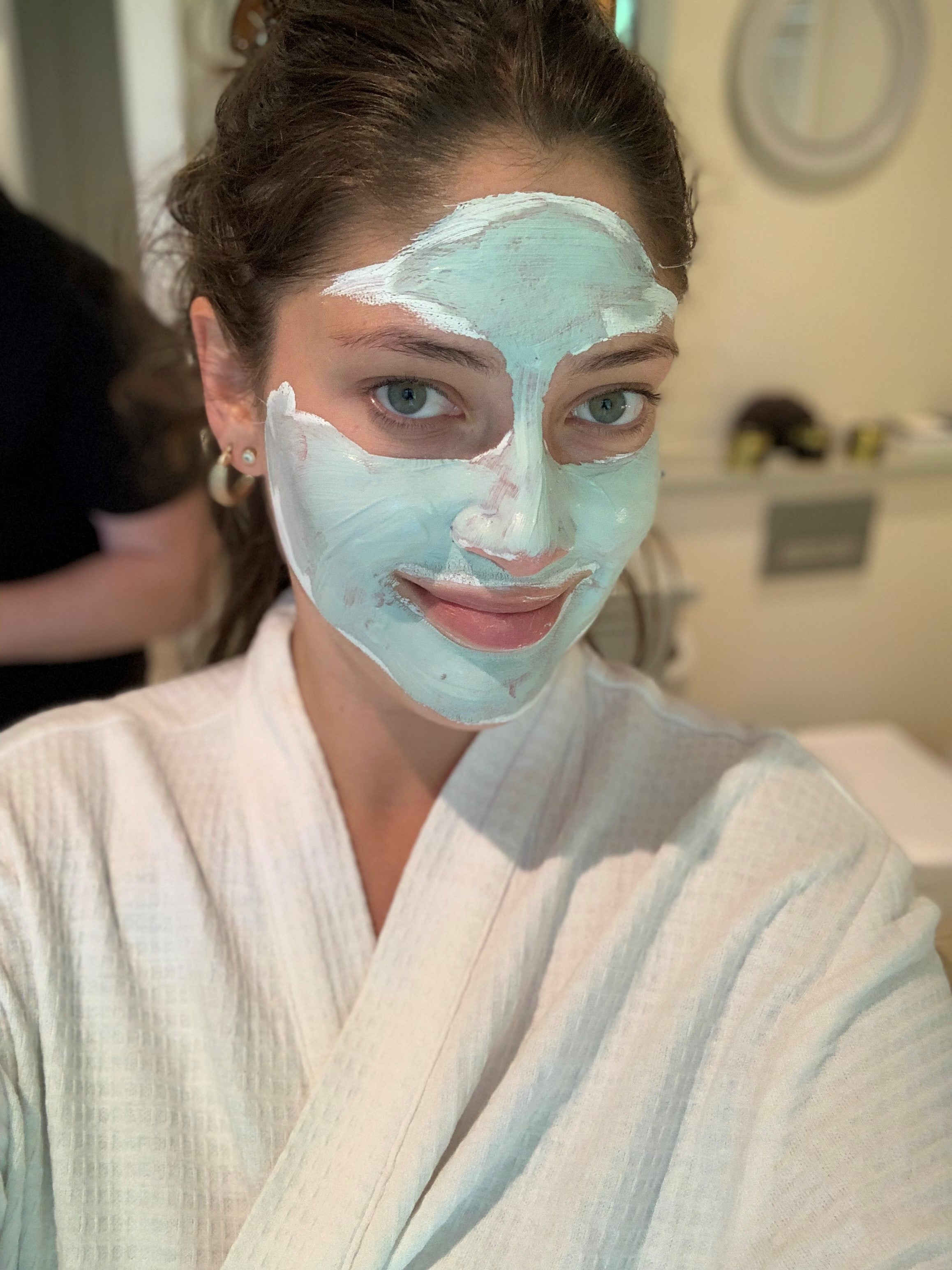 6 Amazing Beauty Benefits of Cambrian Blue Clay Masks
